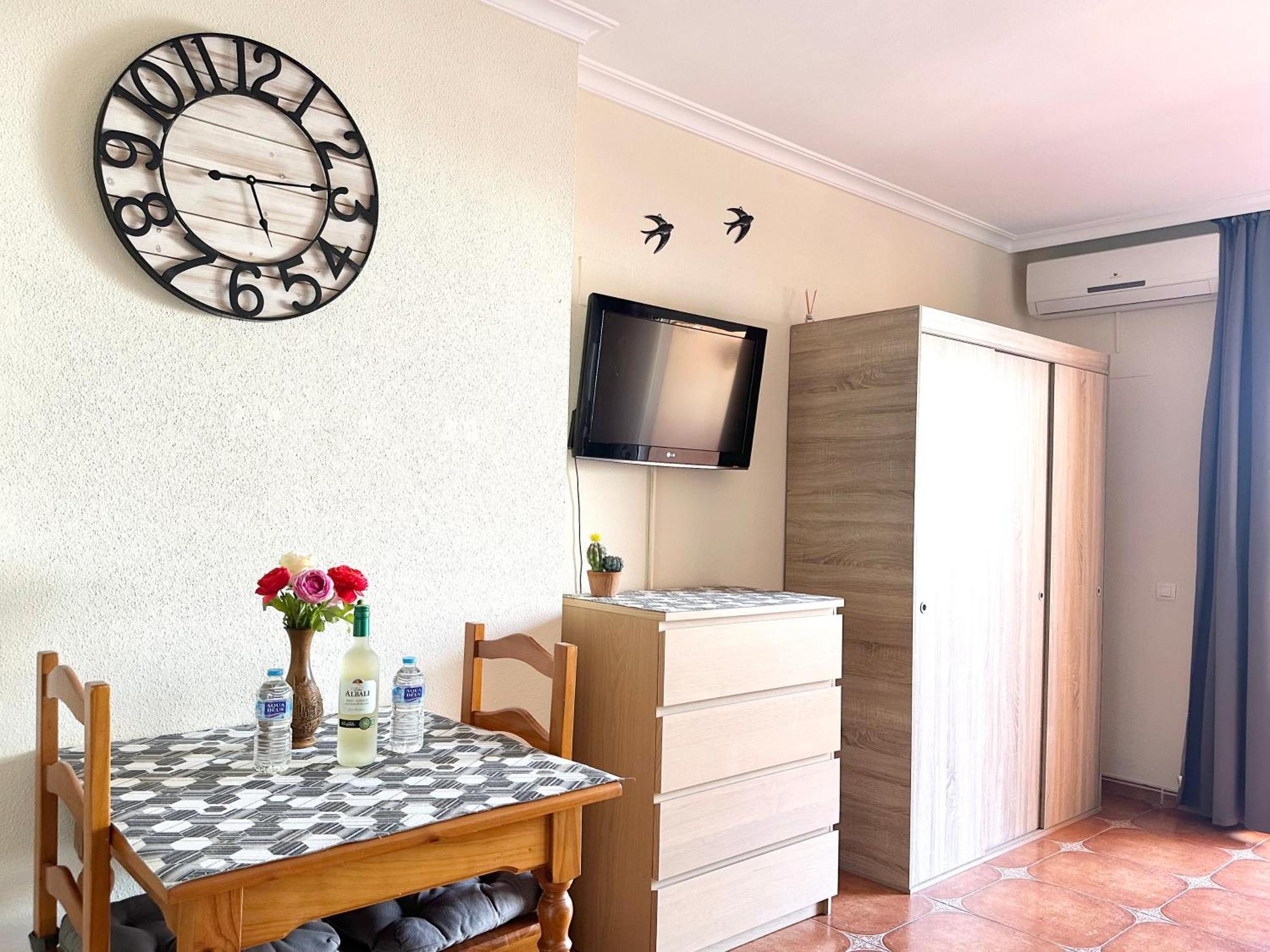 Costa Del Sol Seaside Studio - 5 Mins From Beach 丰希罗拉 外观 照片